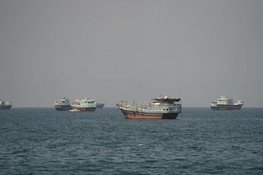 Iran nã đạn vào siêu tàu dầu thứ 3 tại eo biển Hormuz