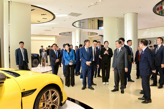 Chủ tịch Quốc hội mời gọi doanh nghiệp công nghệ Trung Quốc đầu tư tại Việt Nam