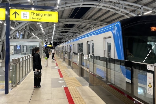 TP.HCM tăng chuyến metro và xe buýt phục vụ lễ truy điệu liệt sĩ