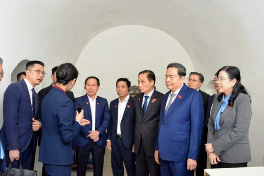 Chủ tịch Quốc hội thăm nơi Bác Hồ từng hoạt động cách mạng tại Trung Quốc