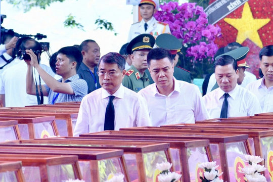 Thủ tướng dự Lễ viếng, truy điệu và an táng hài cốt liệt sĩ tại TP.HCM