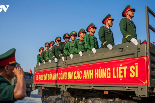 Trang nghiêm dòng người tiễn đưa 93 liệt sĩ về Nghĩa trang liệt sĩ Vị Xuyên