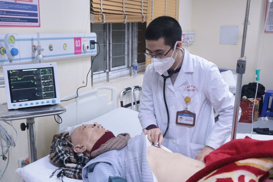 Cử tri phản ánh thủ tục chuyển tuyến mất thời gian, bất tiện: Bộ Y tế nói gì?