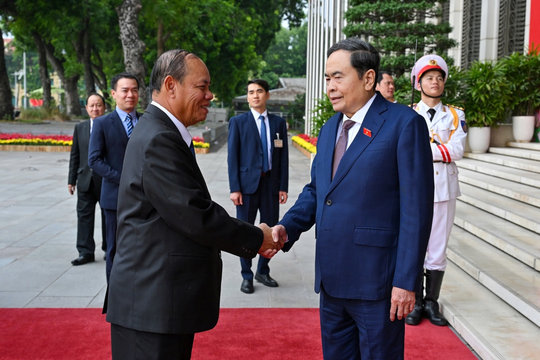 Việt Nam - Lào chia sẻ kinh nghiệm hoàn thiện thể chế phát triển kinh tế