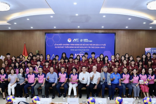 UEFA và AFC triển khai dự án đặc biệt với bóng đá Việt Nam