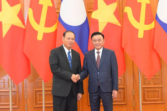 Thường trực Ban Bí thư Trần Cẩm Tú chủ trì lễ đón Thường trực Ban Bí thư Lào
