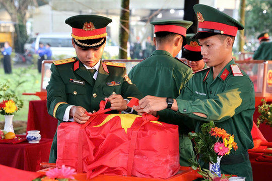 Xúc động Lễ viếng, truy điệu và an táng 120 hài cốt liệt sĩ tại Cần Thơ