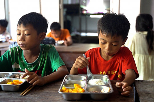 Trường nội trú vùng biên Nghệ An gặp khó với mức chi 39.000 đồng cho 3 bữa/ngày