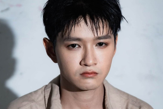 Ca sĩ ngất xỉu, thở oxy sau concert có 33 anh tài