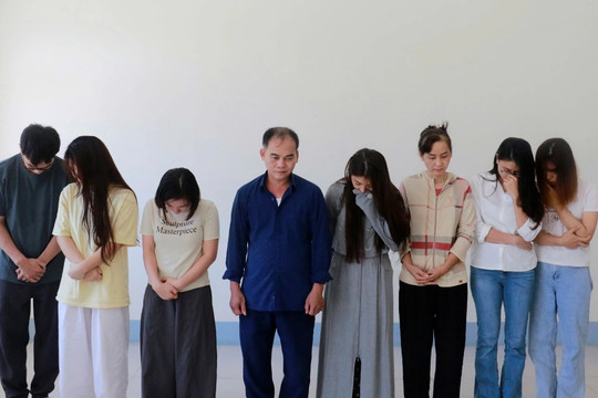 Công an Nghệ An triệt phá đường dây thuốc giả, thu giữ 20.000 lọ thuốc thành phẩm