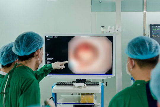 Đau đầu chóng mặt tưởng tiền đình, bàng hoàng phát hiện ung thư phổi di căn não