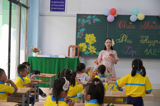 Hơn 2.400 cán bộ quản lý giáo dục ở TP.HCM chuyển sang làm giáo viên