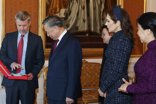 Tổng Bí thư, Chủ tịch nước Tô Lâm nhận Huân chương cao quý của Vương quốc Đan Mạch