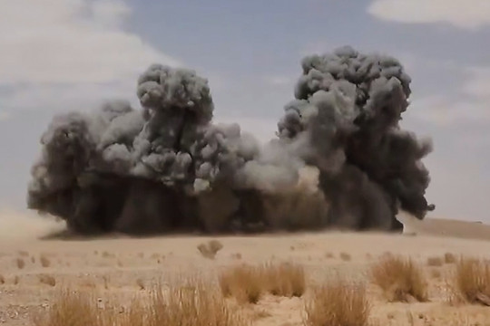 Houthi tung đòn hiểm, nã tên lửa đạn đạo vào trung tâm tân binh Yemen