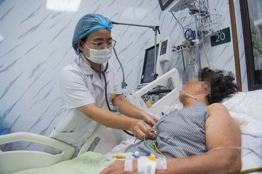 Phía sau những ca trực xuyên đêm của nữ bác sĩ đột quỵ