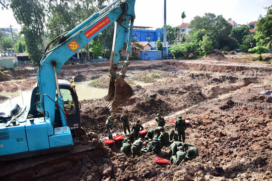 Phát hiện 10 hài cốt liệt sĩ, 3 di vật kèm theo tại Công viên Lê Thị Riêng
