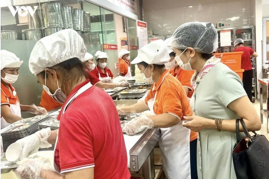 Quản lý bếp ăn trường học, bệnh viện: Đề xuất luật hóa trách nhiệm người đứng đầu