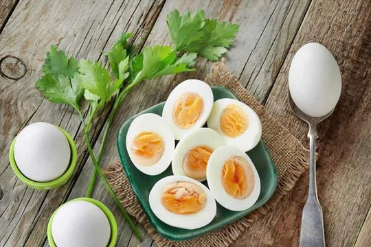Trứng gà bổ dưỡng, cho trẻ ăn bao nhiêu là đủ?
