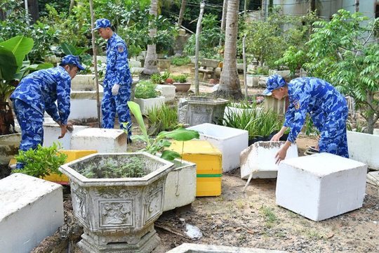 Cảnh sát biển 4 tham gia phòng chống sốt xuất huyết trên địa bàn đặc khu Phú Quốc