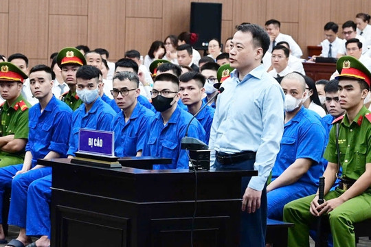 Khai báo trước tòa, bị cáo Nguyễn Hòa Bình thừa nhận sai phạm